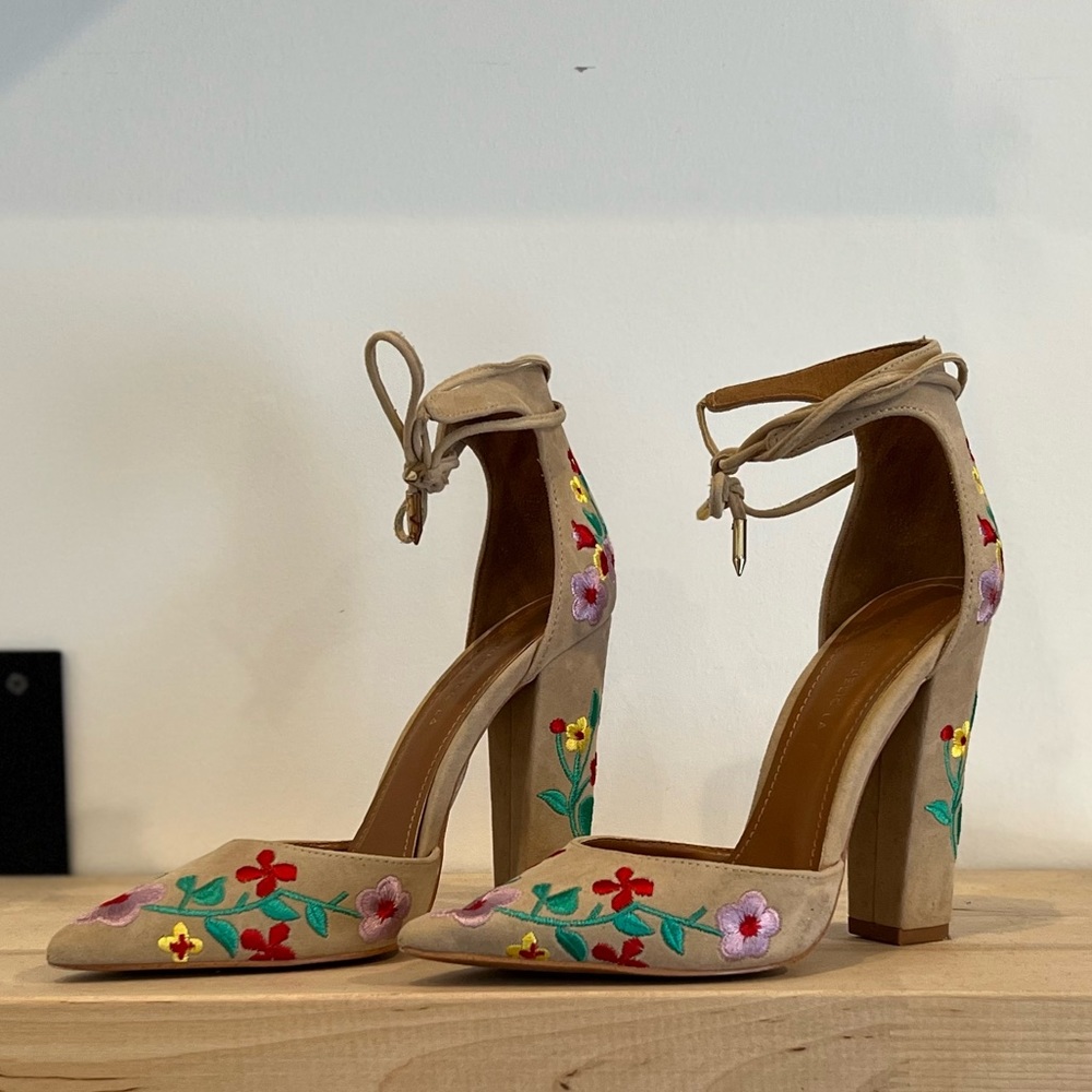 Embroidered floral heels, size 7.5